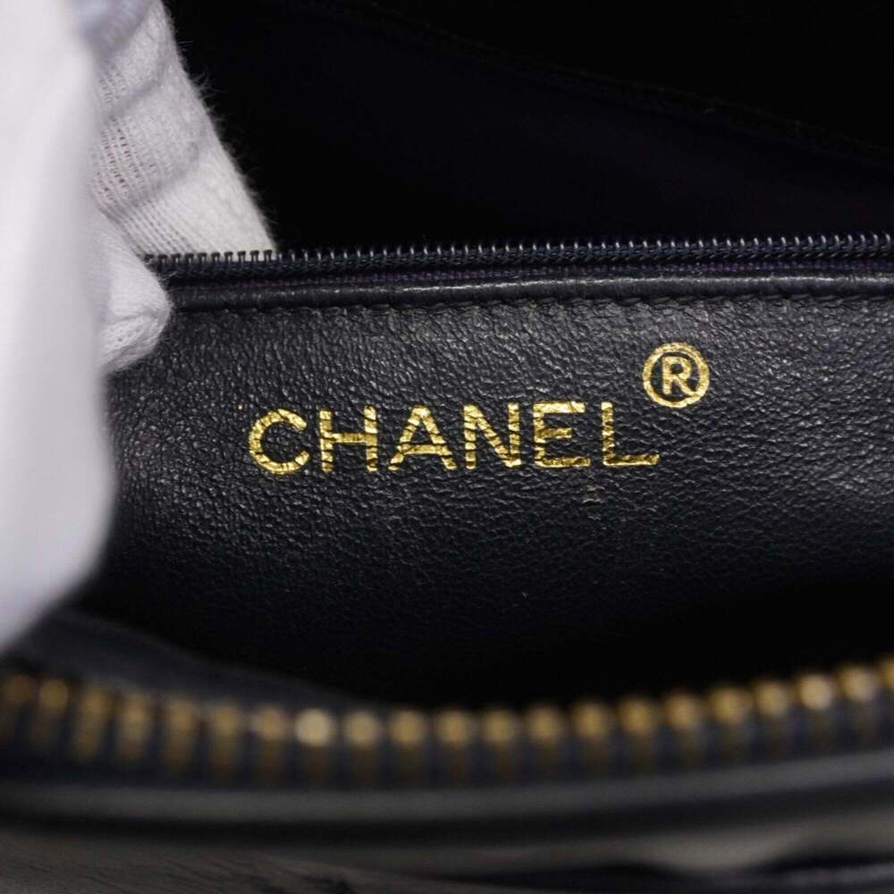 CHANEL Black Lambskin Leather Shoulder Bag - Picture 5 of 11
